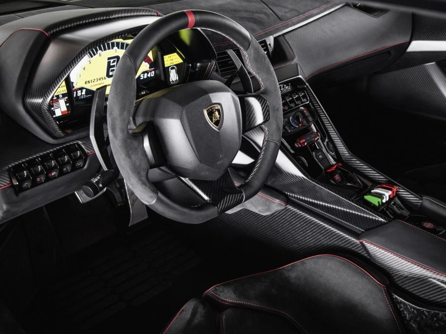  Lamborghini Veneno 2013 года  (фото 2 из 32)